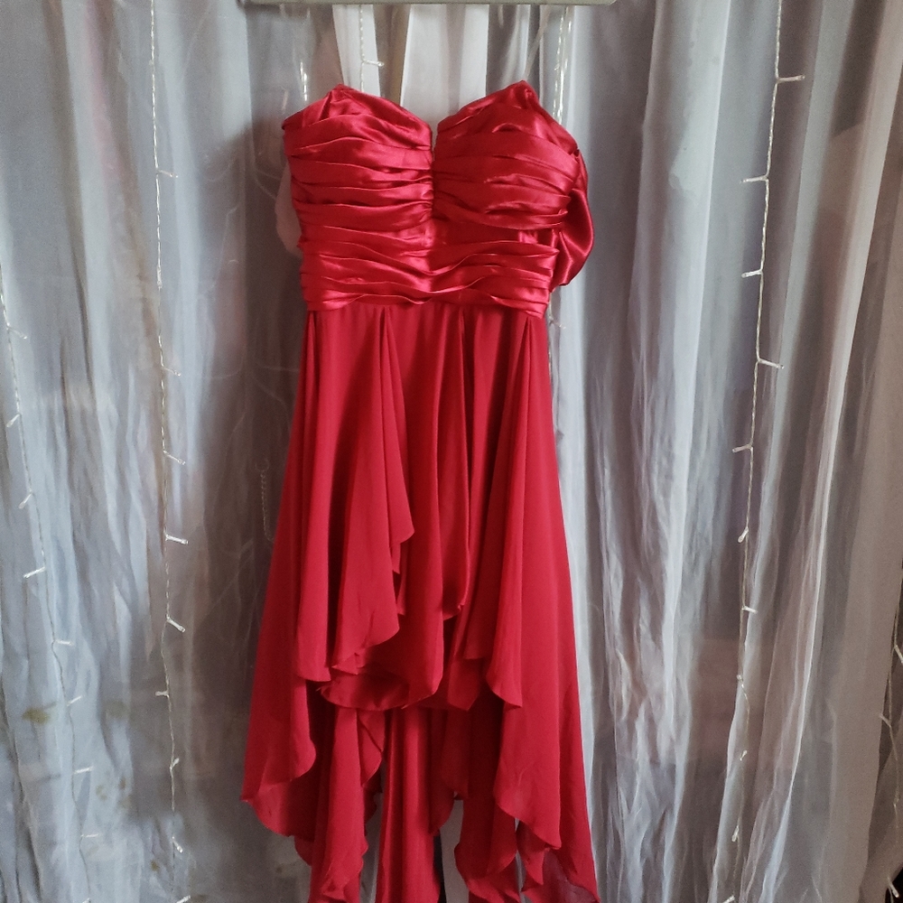 Red sleeveless ruffled dress
